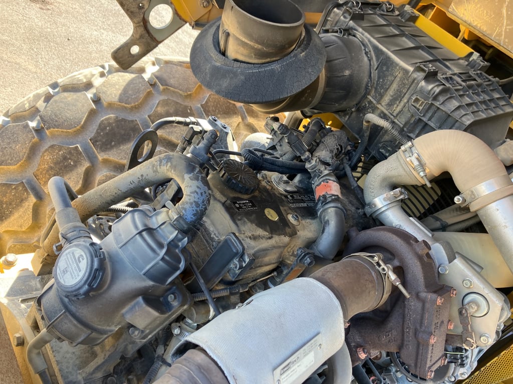 รถบดสั่นสะเทือน Sakai SV513D ปี2016 โทร.080-6565422 (หนิง)