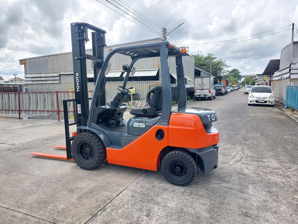 ขายรถโฟล์คลิฟท์มือสองนำเข้าญี่ปุ่น TOYOTA 8FD25V40 ขายรถโฟล์คลิฟท์มือสองนำเข้าญี่ปุ่น TOYOTA 8FD25V40
