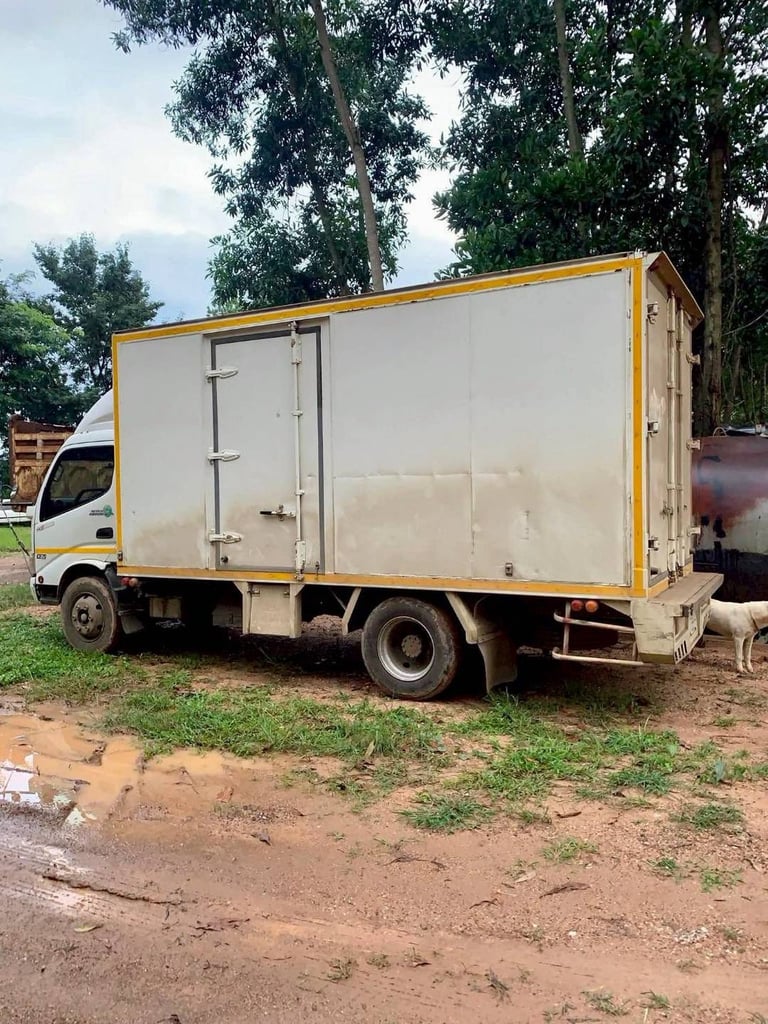 HINO 150 150แรงม้า รถบรรทุก 6ล้อ ตู้แห้ง ปี2012