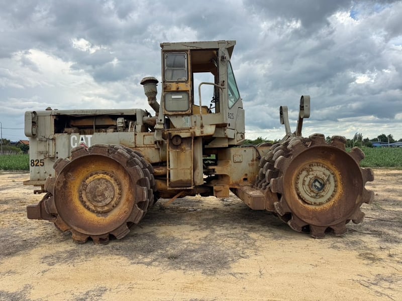 CATERPILLAR 825 B (32ตัน) #รถบด4ล้อหนาม