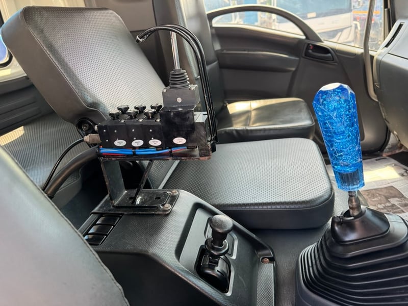  ISUZU FVZ 300HP ฮุคลิฟท์ 2 เพลา ปี 2565 ไมล์เพียง 104,000 กม. # LEK1276