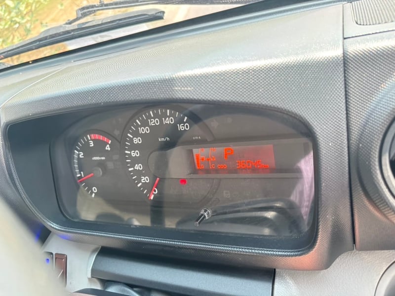 HINO XZU 150 HP ปี 68  ไมล์ 36,045 km. #6ล้อ รถสไลด์ #Lek1162