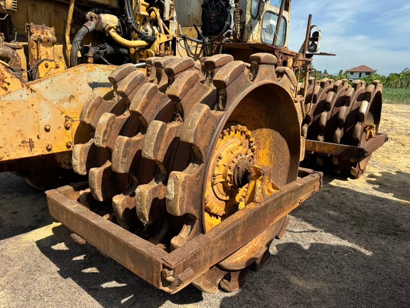 CATERPILLAR 825 B (32ตัน) #รถบด4ล้อหนาม