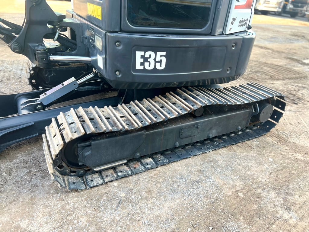 Bobcat E35 ชุดจดจำหน่าย ปี 2561 ทำงาน 681 ชม. #รถแมคโคร 3 ตัน #LEK1029 Bobcat E35 ชุดจดจำหน่าย ปี 2561 ทำงาน 681 ชม. #รถแมคโคร 3 ตัน #LEK1029