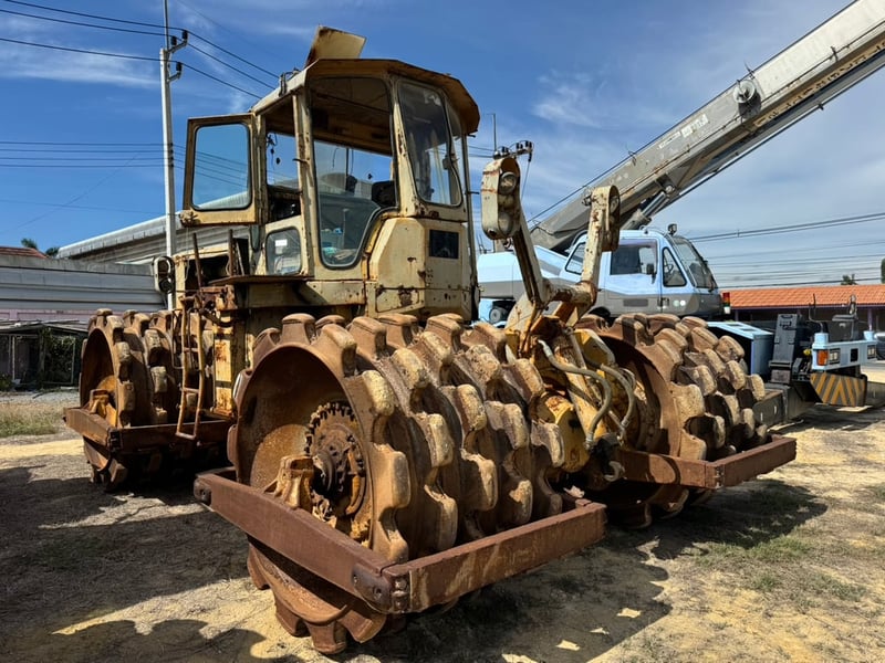 CATERPILLAR 825 B (32ตัน) #รถบด4ล้อหนาม
