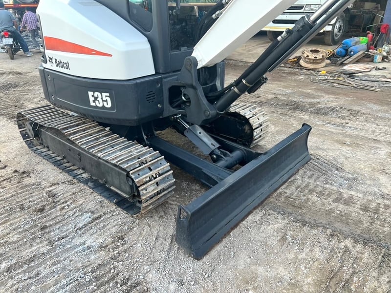 Bobcat E35 ชุดจดจำหน่าย ปี 2561 ทำงาน 681 ชม. #รถแมคโคร 3 ตัน #LEK1029 Bobcat E35 ชุดจดจำหน่าย ปี 2561 ทำงาน 681 ชม. #รถแมคโคร 3 ตัน #LEK1029