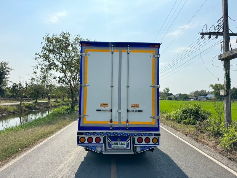  ISUZU NLR 130 HP  ปี 2566 ไมล์ 33,000 km #ตู้แห้ง 2 บาน BBC #N.28