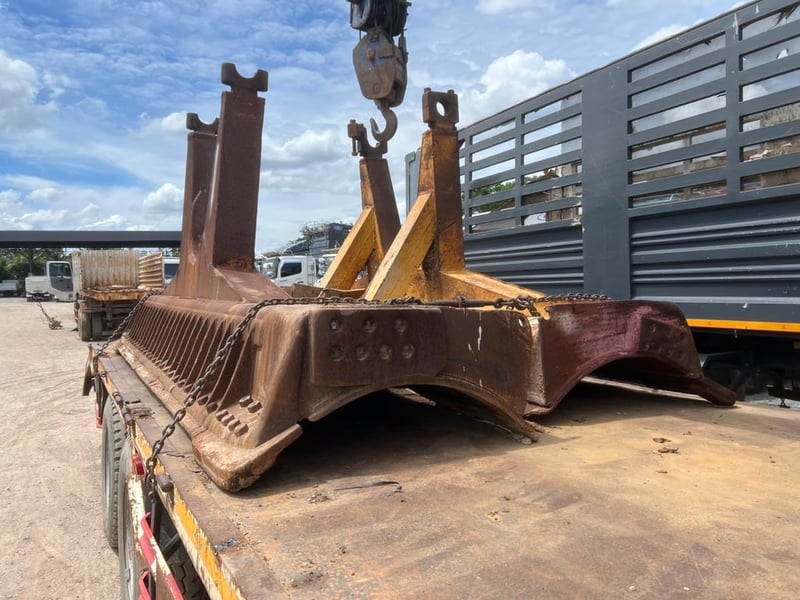 CATERPILLAR 825 B (32ตัน) #รถบด4ล้อหนาม