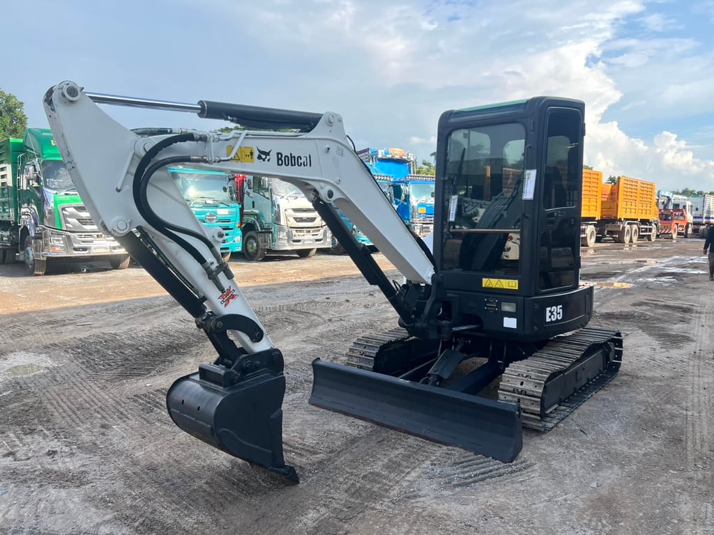 Bobcat E35 ชุดจดจำหน่าย ปี 2561 ทำงาน 681 ชม. #รถแมคโคร 3 ตัน #LEK1029 Bobcat E35 ชุดจดจำหน่าย ปี 2561 ทำงาน 681 ชม. #รถแมคโคร 3 ตัน #LEK1029