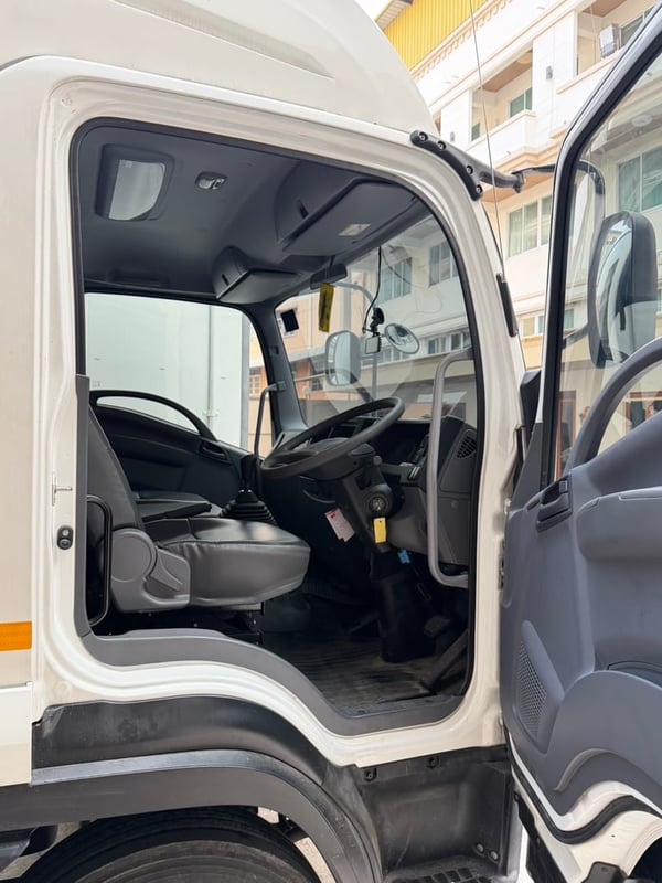 ISUZU FRR210 HP ตู้ 10 บานปี 66 ไมล์ 8000 KM.#ตู้10 บาน ตู้ยาว 6.50 ม.