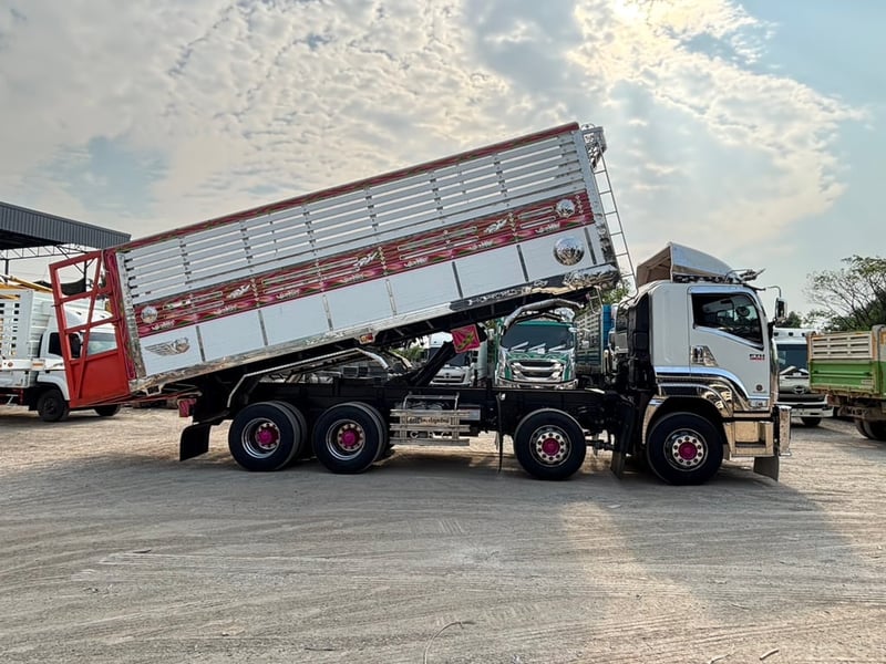 ISUZU FYH 12ล้อแท้ ปี 66 ไมล์ 238,000 km. 