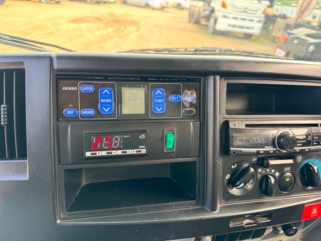 ISUZU NMR130 ปี62 ไมล์น้อย 144,000  #6ล้อห้องเย็น #LEK864 