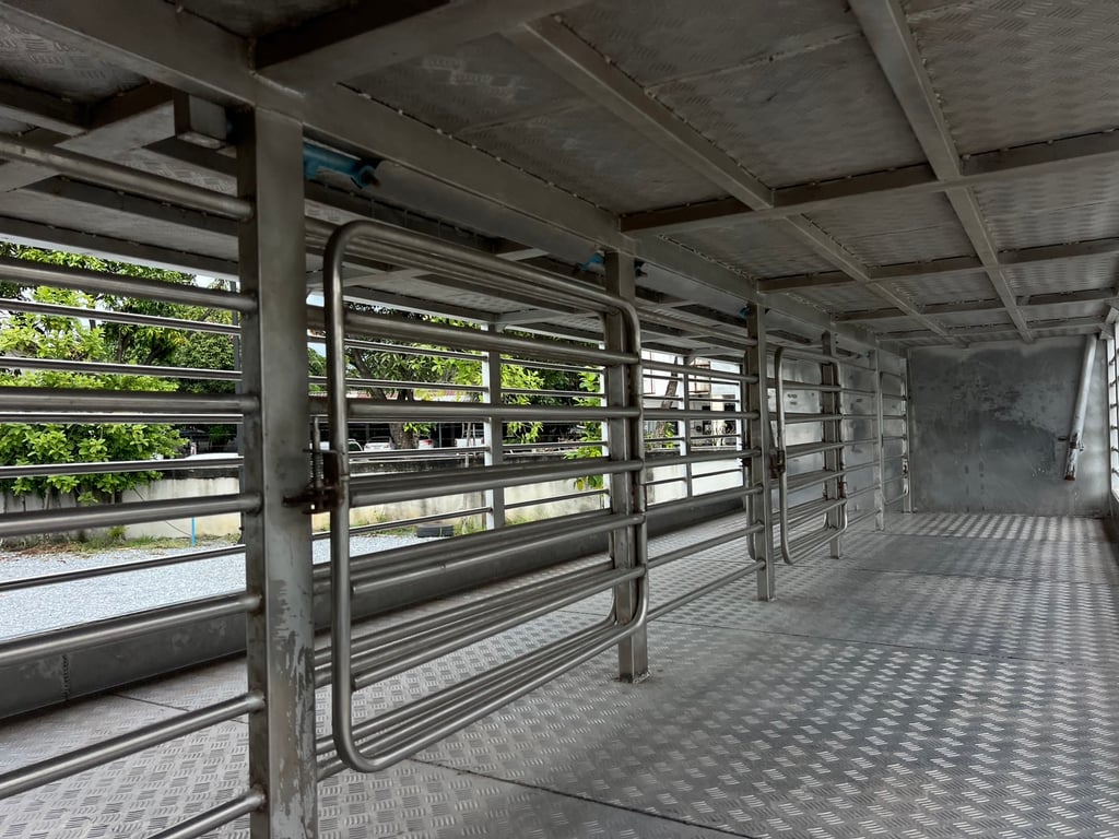 ISUZU FRR 210HP ปี 66 ไมล์แท้ 9,400 km.  #รถหมู 2 ชั้น สแตนเลส  #LEK876  ISUZU FRR 210HP ปี 66 ไมล์แท้ 9,400 km.  #รถหมู 2 ชั้น สแตนเลส  #LEK876