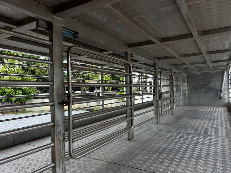 ISUZU FRR 210HP ปี 66 ไมล์แท้ 9,400 km.  #รถหมู 2 ชั้น สแตนเลส  #LEK876 