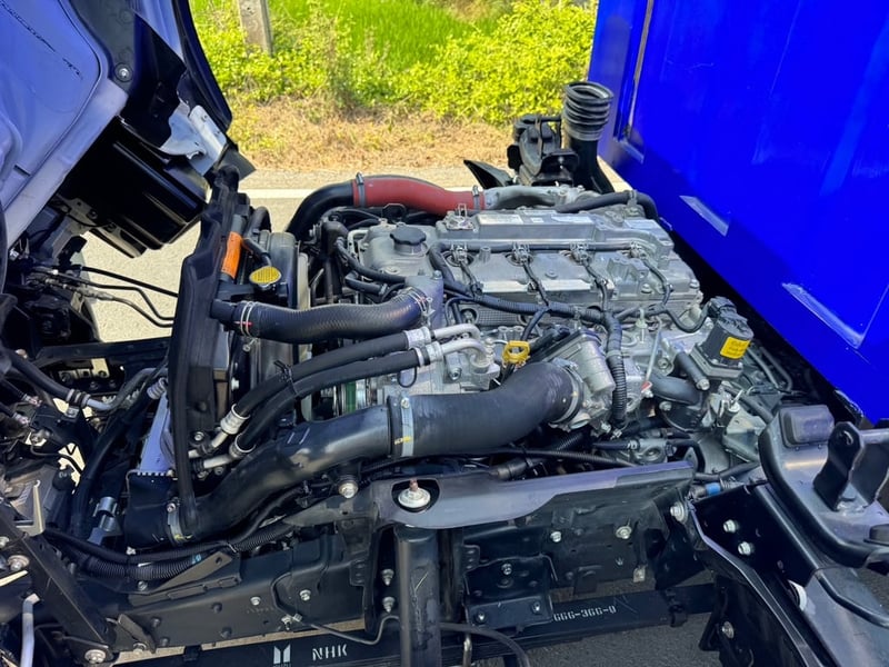  ISUZU NLR 130 HP  ปี 2566 ไมล์ 33,000 km #ตู้แห้ง 2 บาน BBC #N.28