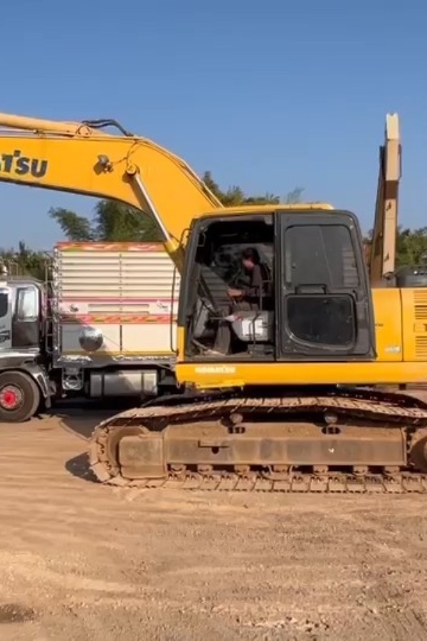 KOMATSU PC200-8 รถแม็คโคร ชั่วโมงการทำงาน 13,440 ชม. # LEK893