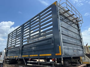 กระบะเหล็กยกลงจาก Isuzu 300 (ไม่ดั้ม) #L21