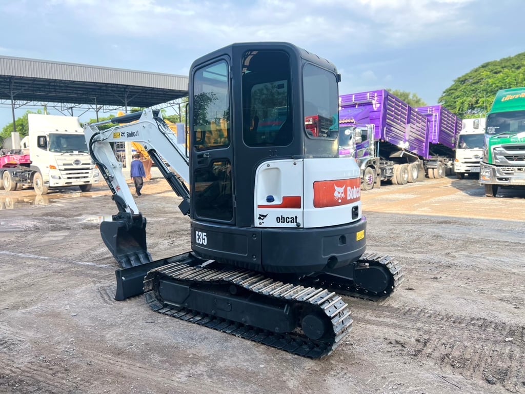 Bobcat E35 ชุดจดจำหน่าย ปี 2561 ทำงาน 681 ชม. #รถแมคโคร 3 ตัน #LEK1029 Bobcat E35 ชุดจดจำหน่าย ปี 2561 ทำงาน 681 ชม. #รถแมคโคร 3 ตัน #LEK1029