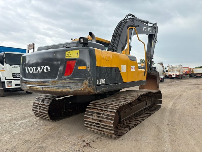 แม็คโคร Volvo 210D ปี16 P.M.11,596 ชม.