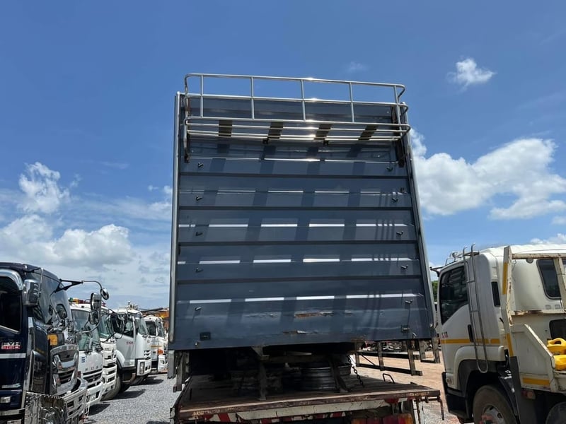 กระบะเหล็กยกลงจาก Isuzu 300 (ไม่ดั้ม) #L21