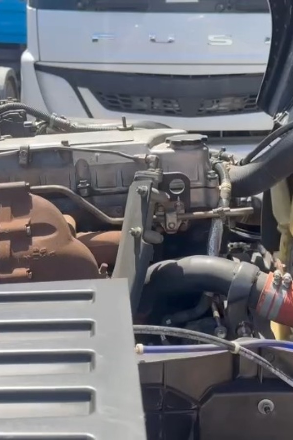  ISUZU FVZ 300HP ฮุคลิฟท์ 2 เพลา ปี 2565 ไมล์เพียง 104,000 กม. # LEK1276