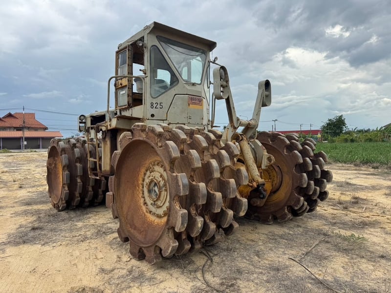 CATERPILLAR 825 B (32ตัน) #รถบด4ล้อหนาม