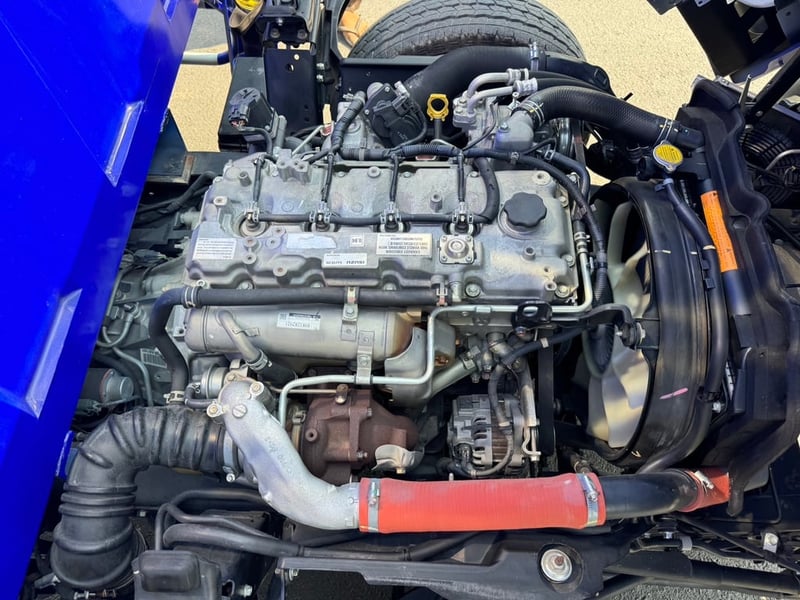  ISUZU NLR 130 HP  ปี 2566 ไมล์ 33,000 km #ตู้แห้ง 2 บาน BBC #N.28