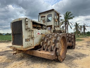 CATERPILLAR 825 B (32ตัน) #รถบด4ล้อหนาม