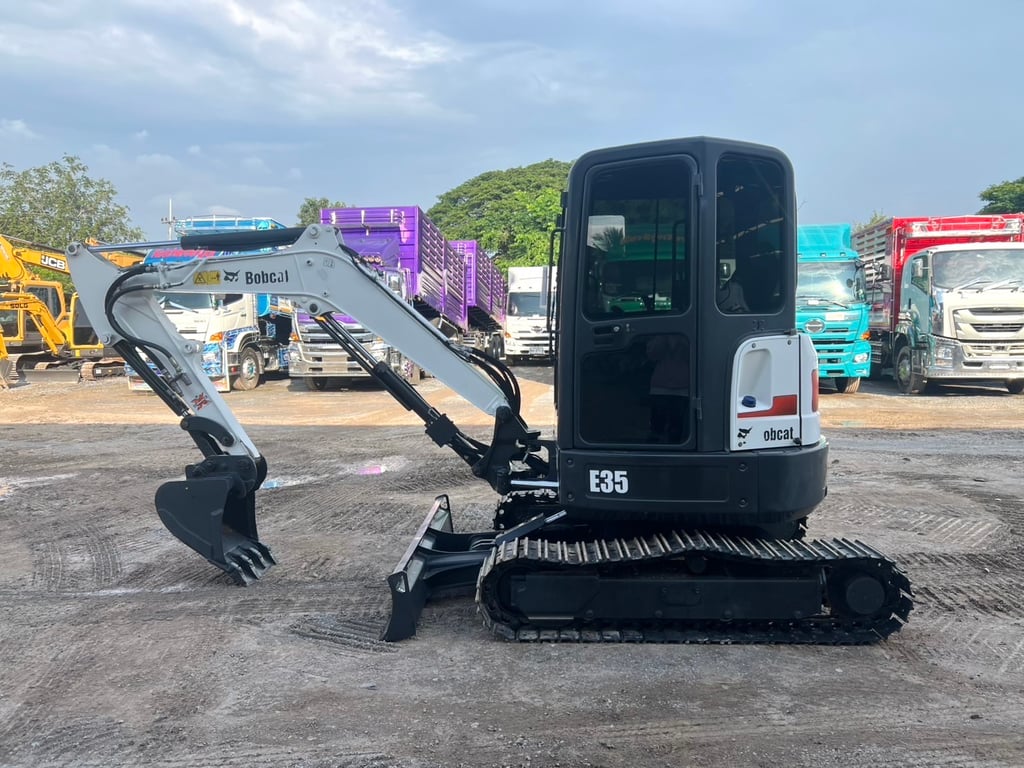 Bobcat E35 ชุดจดจำหน่าย ปี 2561 ทำงาน 681 ชม. #รถแมคโคร 3 ตัน #LEK1029 Bobcat E35 ชุดจดจำหน่าย ปี 2561 ทำงาน 681 ชม. #รถแมคโคร 3 ตัน #LEK1029