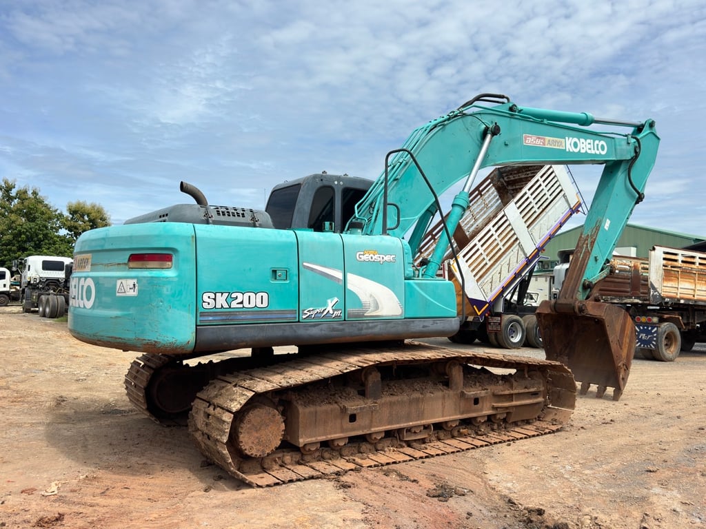 แม็คโคร kobelco sk200-8 super xm  P.M. 17,700 ชม 