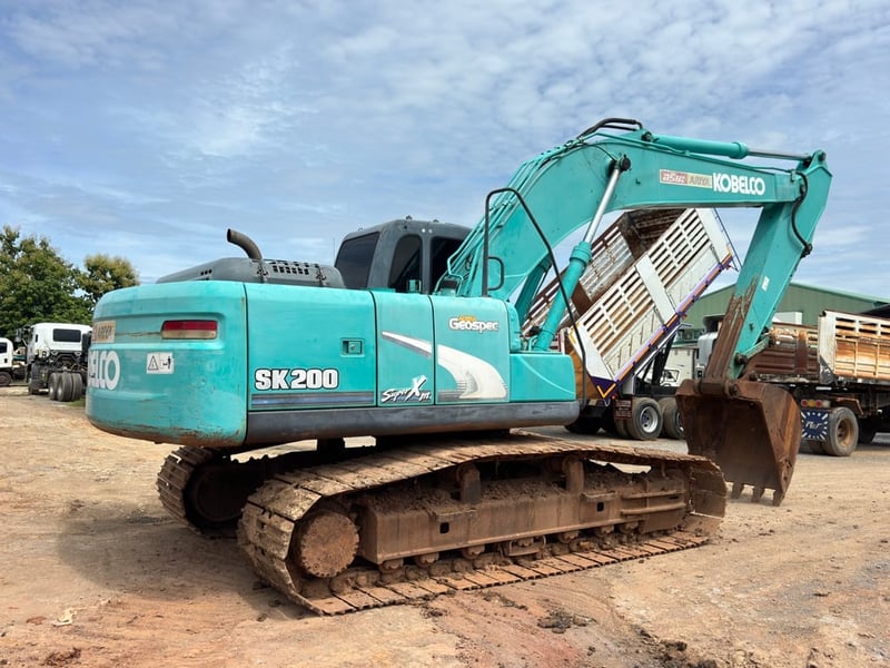 แม็คโคร kobelco sk200-8 super xm P.M. 17,700 ชม แม็คโคร kobelco sk200-8 super xm P.M. 17,700 ชม