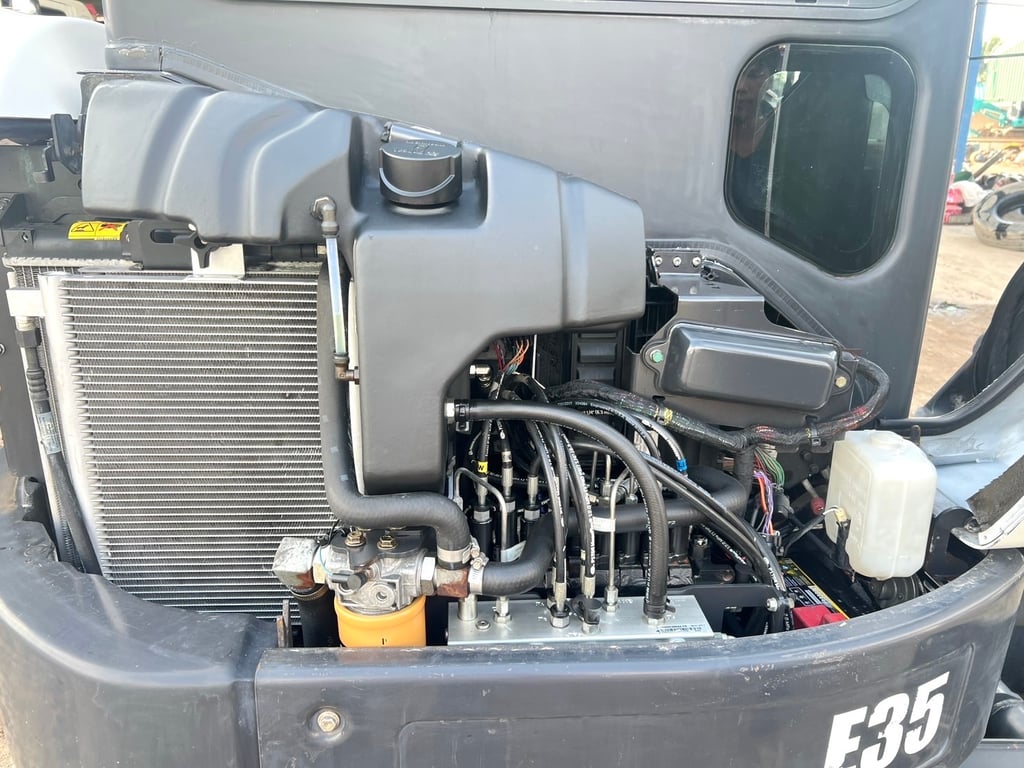 Bobcat E35 ชุดจดจำหน่าย ปี 2561 ทำงาน 681 ชม. #รถแมคโคร 3 ตัน #LEK1029 Bobcat E35 ชุดจดจำหน่าย ปี 2561 ทำงาน 681 ชม. #รถแมคโคร 3 ตัน #LEK1029