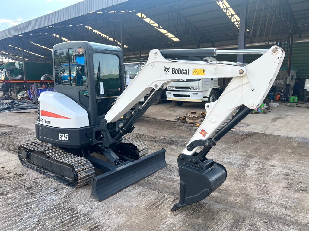 Bobcat E35 ชุดจดจำหน่าย ปี 2561 ทำงาน 681 ชม. #รถแมคโคร 3 ตัน #LEK1029 Bobcat E35 ชุดจดจำหน่าย ปี 2561 ทำงาน 681 ชม. #รถแมคโคร 3 ตัน #LEK1029