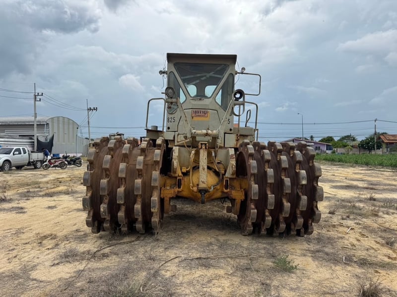CATERPILLAR 825 B (32ตัน) #รถบด4ล้อหนาม