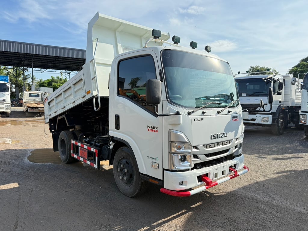 🚚ISUZU NMR ดั้มพ์ไฟใหม่ (3 คิว) ปี 67 🌟ไมล์แท้ 25,000 KM. ช่วงยาว 3.00 ม. 🌟รถสวยเหมือนออกป้ายแดง เดิมทุกจุด ไม่มีชน 🌟ไม่มีจม ไม่มีคว่ำ 💸ราคา 788,000 บาท ☎098-0947203 แฮ็คส์ 🚚ISUZU NMR ดั้มพ์ไฟใหม่ (3 คิว) ปี 67 🌟ไมล์แท้ 25,000 KM. ช่วงยาว 3.00 ม. 🌟รถสวยเหมือนออกป้ายแดง เดิมทุกจุด ไม่มีชน 🌟ไม่มีจม ไม่มีคว่ำ 💸ราคา 788,000 บาท ☎098-0947203 แฮ็คส์