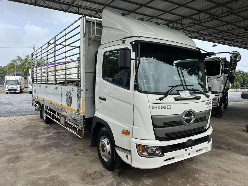 📣📣HINO 6 ล้อล่อง กระบะอลูมิเนียม รุ่น Dominator FC9J 175 แรงม้า ปี 64 ไมล์ 300,000 กิโลเมตร 	•	รถสวย ยางใหม่ 	•	กระบะอลูมิเนียมสวยมีเสน่ห์ 	•	ไม่เคยมีอุบัติเหตุ 💸ราคาเบา ๆ เพียง 1,090,000 บาท  ☎098-0947203 แฮ็คส์  #แฮ็คส์รถบรรทุก