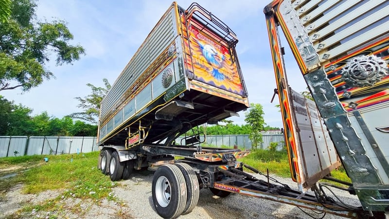 🚛🔥 รถพ่วงตัวแรงสายลุยมาถึงแล้ว‼️ 10 ล้อพ่วง HINO FM2P 380 แรงม้า ปี 2555 ของดี สภาพพร้อมลุย ขนงานหนักได้สบาย 💪 💥 เครื่องใหญ่ P11C 💥 เกียร์ ZF เข้าง่าย ลื่นทุกจังหวะ 💥 ระบบพ่วงพร้อมใช้งาน วิ่งงานได้ทันที 💥 ยางเปลี่ยนมาใหม่เอี่ยม 22 เส้น 📏 ขนาดกระบะ ตัวแม่ : ยาว 6.20 ม. กว้าง 2.50 ม. สูง 2.20 