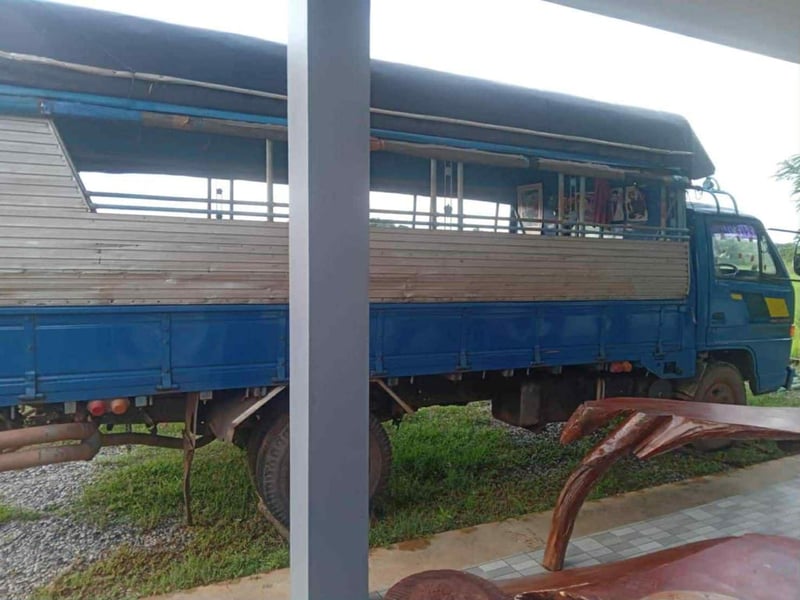 ขายรถสองแถว