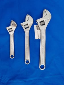 ประแจเลื่อนตราเพรช 