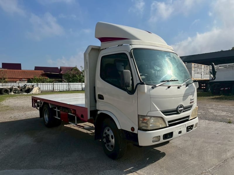 HINO XZU 150แรงม้า รถบรรทุก 6ล้อ พื้นเรียบ ปี2014 เลขไมล์น้อยกว่า 100,000 กม.