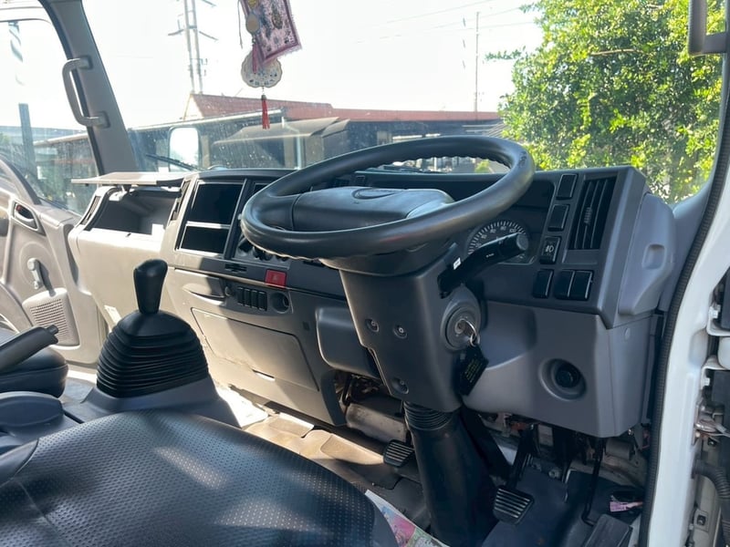 ISUZU NQR 175แรงม้า รถบรรทุก 6ล้อ กระบะเหล็ก ปี2012