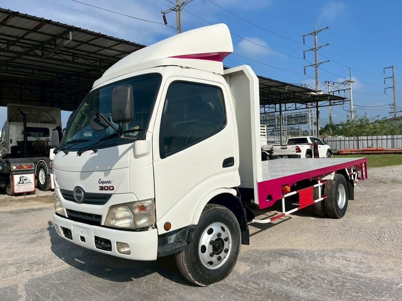 HINO XZU 150แรงม้า รถบรรทุก 6ล้อ พื้นเรียบ ปี2014 เลขไมล์น้อยกว่า 100,000 กม.