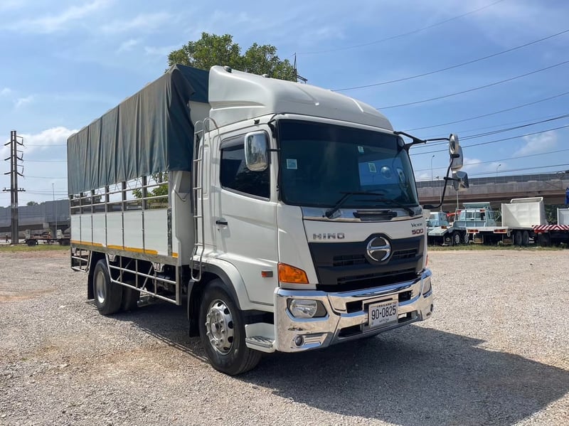 HINO FG 240แรงม้า รถบรรทุก 6ล้อ กระบะเหล็ก ปี2017