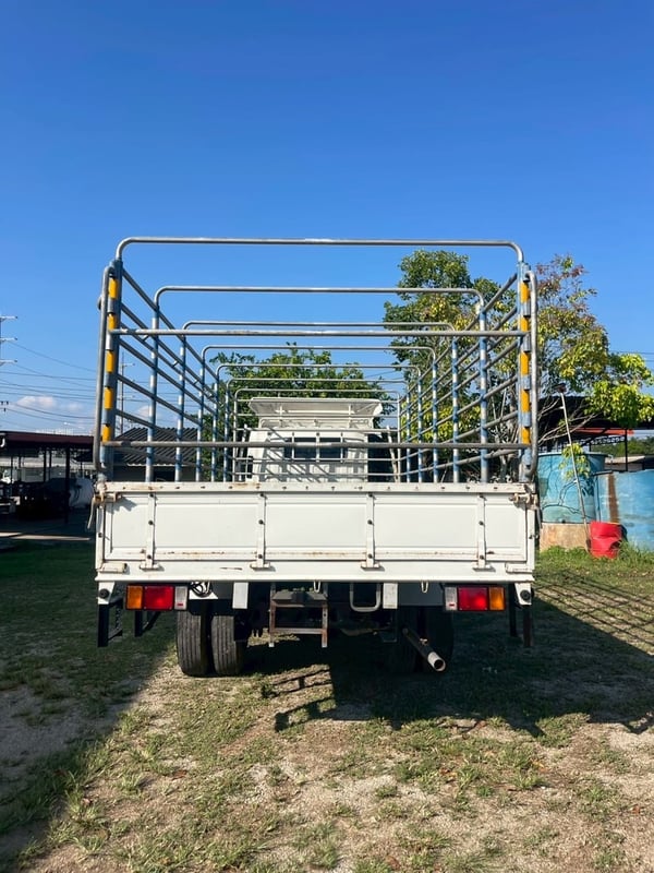 ISUZU NQR 175แรงม้า รถบรรทุก 6ล้อ กระบะเหล็ก ปี2012