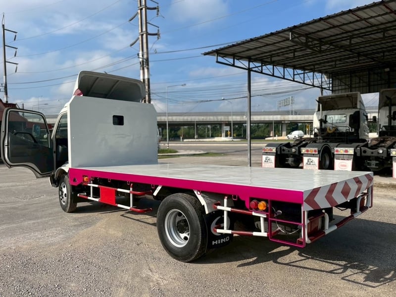 HINO XZU 150แรงม้า รถบรรทุก 6ล้อ พื้นเรียบ ปี2014 เลขไมล์น้อยกว่า 100,000 กม.