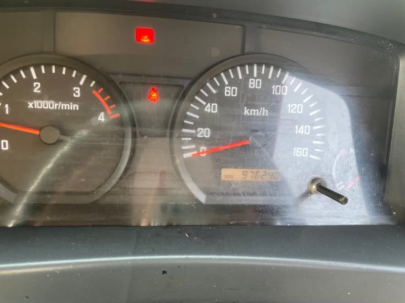 ISUZU NPR 150แรงม้า รถบรรทุก 6ล้อ ตู้แห้ง ปี2015