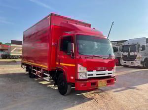 ISUZU NPR 150แรงม้า รถบรรทุก 6ล้อ ตู้แห้ง ปี2015