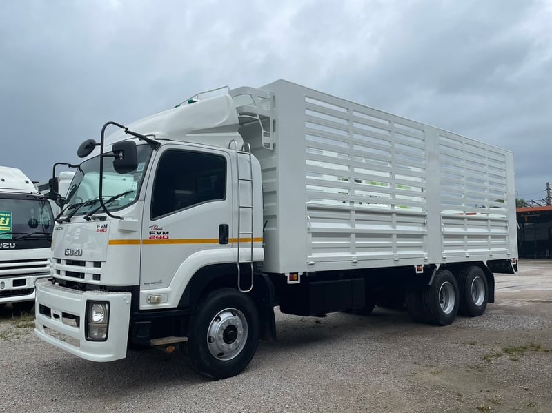 ISUZU FVM 240แรงม้า รถบรรทุก 10ล้อ กระบะคอกสูง ปี2013