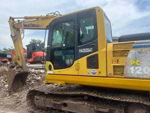 รถแบ็คโฮ KOMATSU PC1200-8    93 แรงม้า ปี 2011 