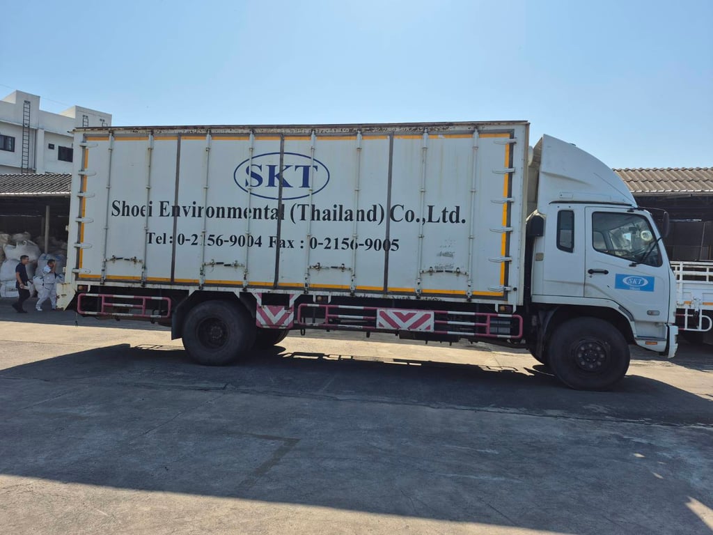 MITSUBISHI FUSO FM 240แรงม้า รถบรรทุก 6ล้อ ตู้แห้ง ฿ 500,000 - ปี2551 เลขไมล์น้อยกว่า 500,000 กม. MITSUBISHI FUSO FM 240แรงม้า รถบรรทุก 6ล้อ ตู้แห้ง ฿ 500,000 - ปี2551 เลขไมล์น้อยกว่า 500,000 กม.